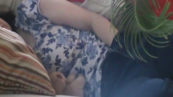 女性赤裸的身体在屁股娘们让我看看你得到了什么歌词